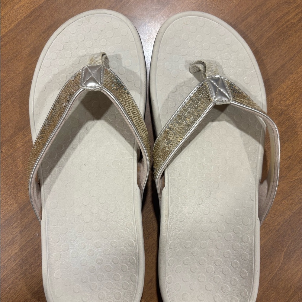 Vionic Tide Gold Toe Post Sandals